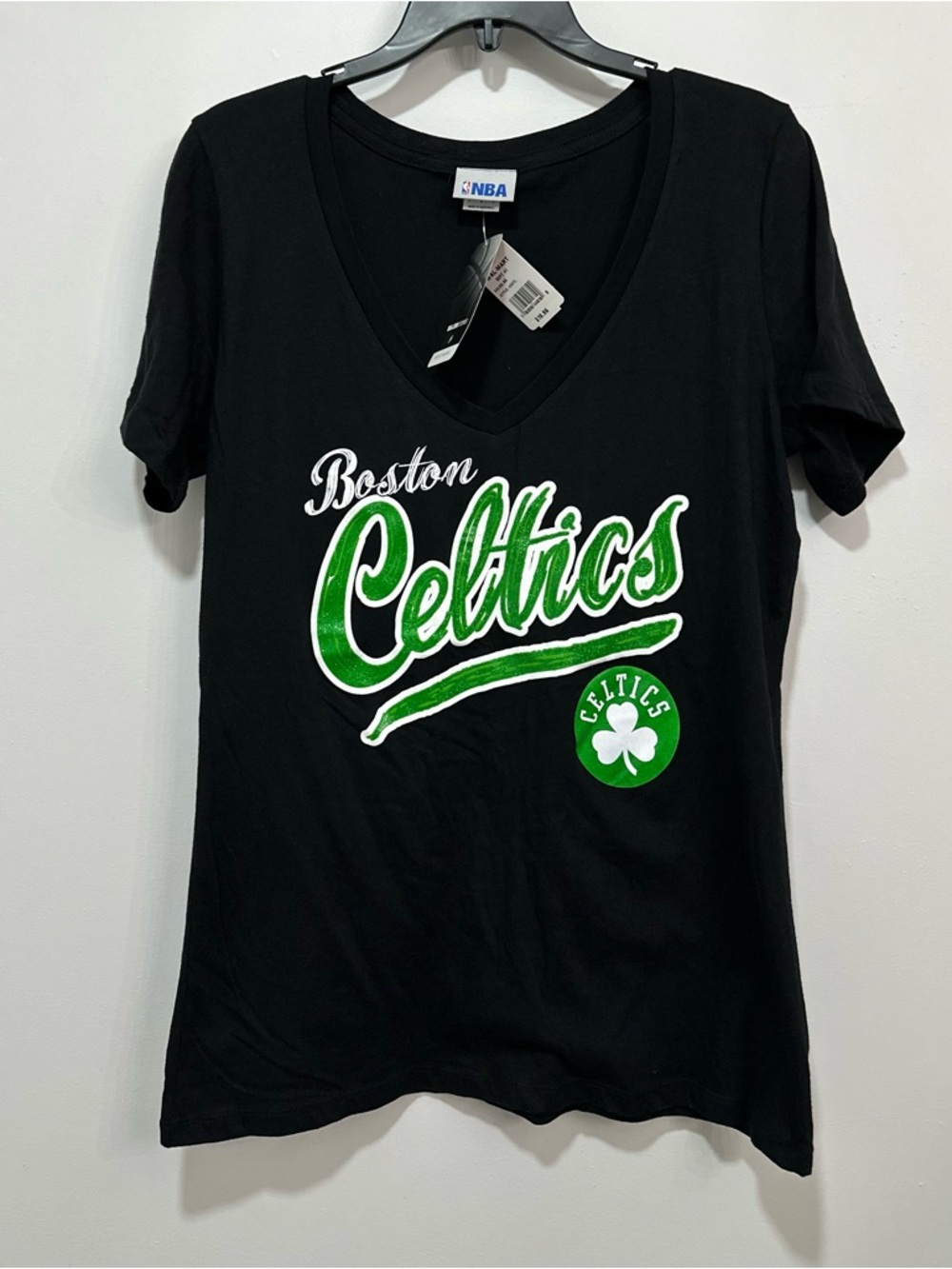NWT NBA Boston Celtics Black V-Neck Graphic Tee Women’s Size Large Shamrock Logo